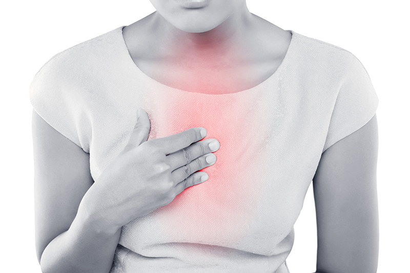Người bị trào ngược dạ dày có nguy cơ cao biến chứng nguy hiểm và gây ảnh hưởng khả năng hô hấp, cảm giác đau tức ngực thường xuyên 